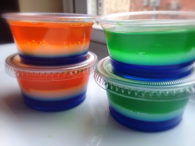 HOW TO MAKE JELLO SHOTS